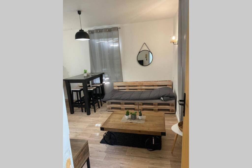 Charmant Petit Studio Au Coeur De Figeac Διαμέρισμα Εξωτερικό φωτογραφία